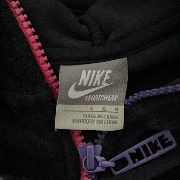 NIKE size L short sleeve black pile material zip hoodie - Picture 7 of 7